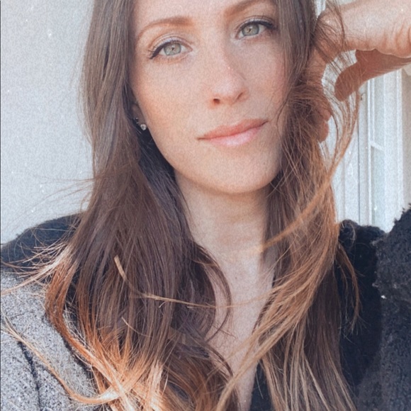 Meet your Posher, Mariana - Picture 1 of 1